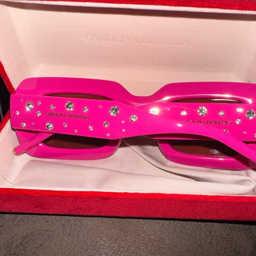 Carolina Herrera Sunglasses with Luxurious Red Velvet Case - Picture 2 of 4